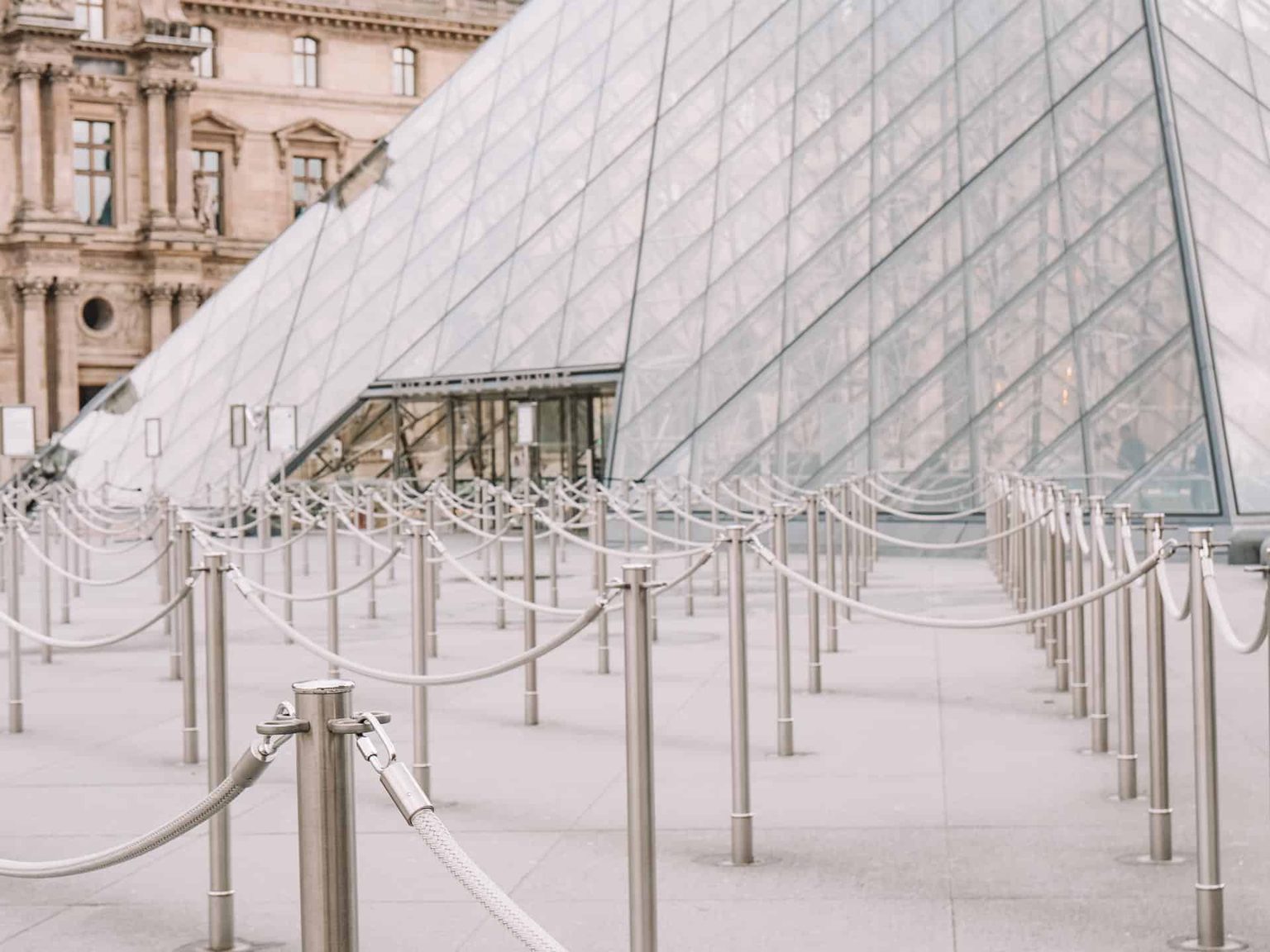 How to skip the line in Paris