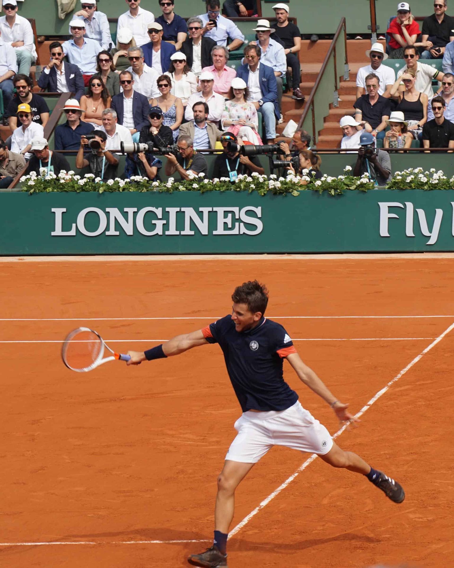 Dominic Thiem in the french open 2018 hitting the ball 