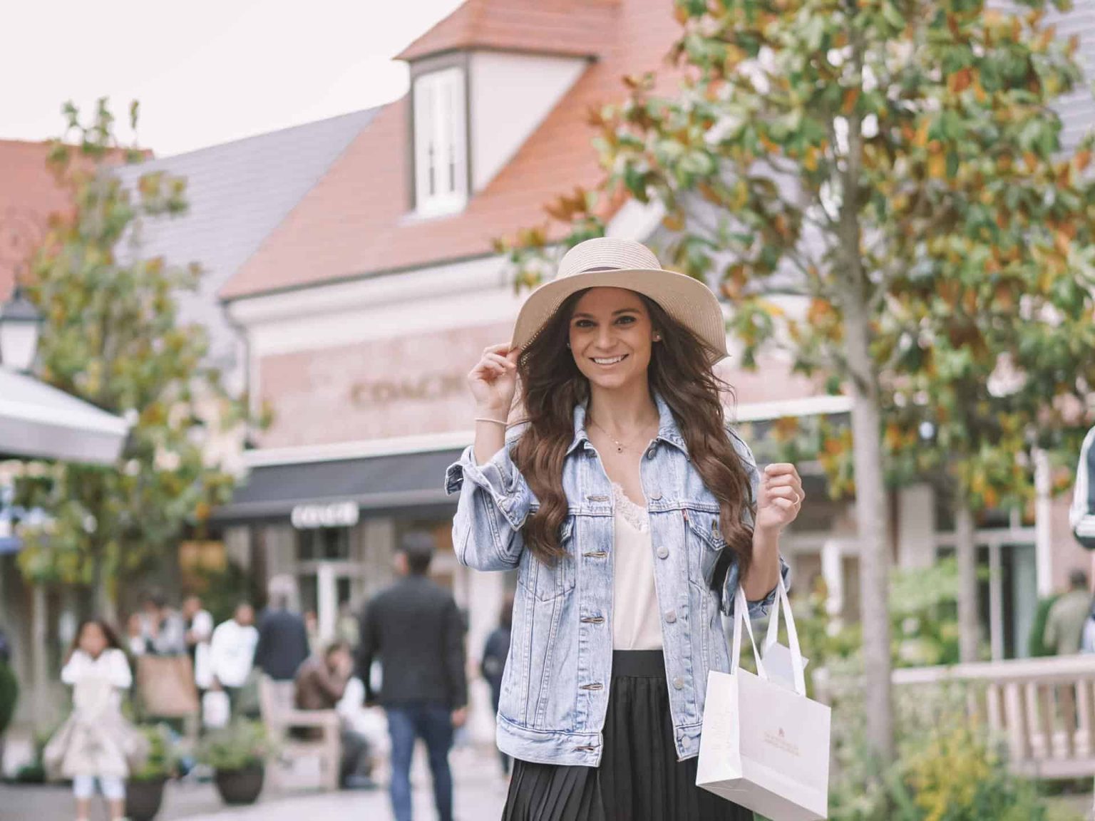 is la vallee village outlets worth visiting