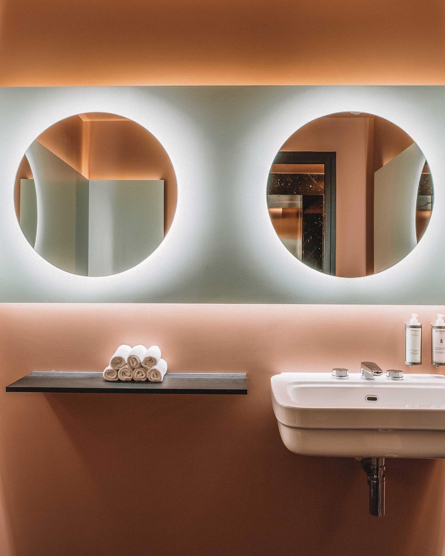 Hotel du Rond Point des Champs Elysees