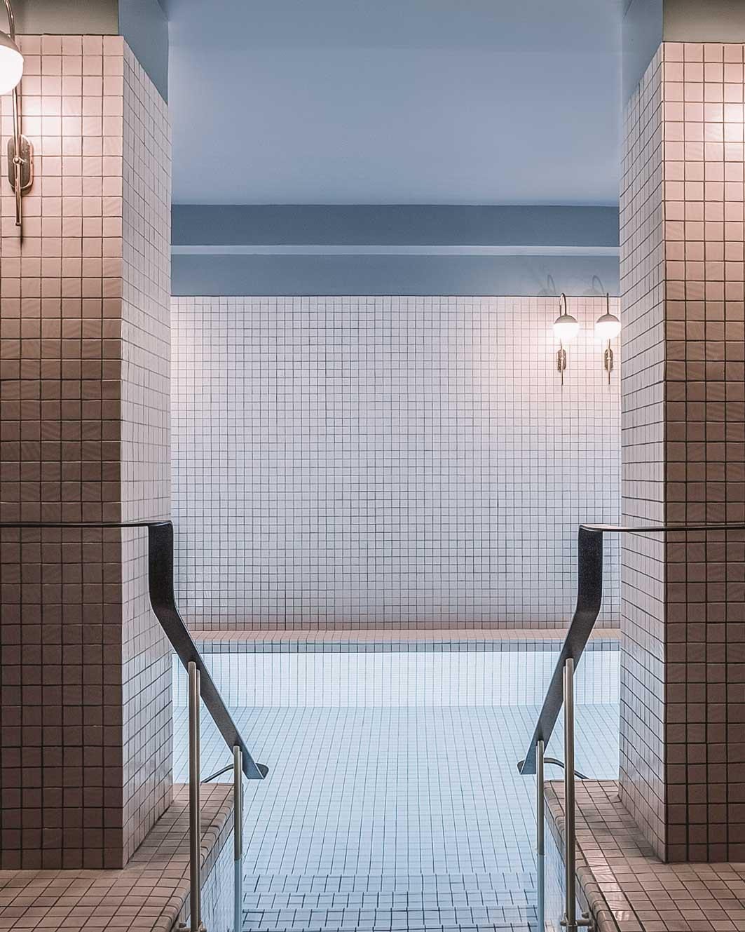 Hotel du Rond Point des Champs Elysees swimming pool