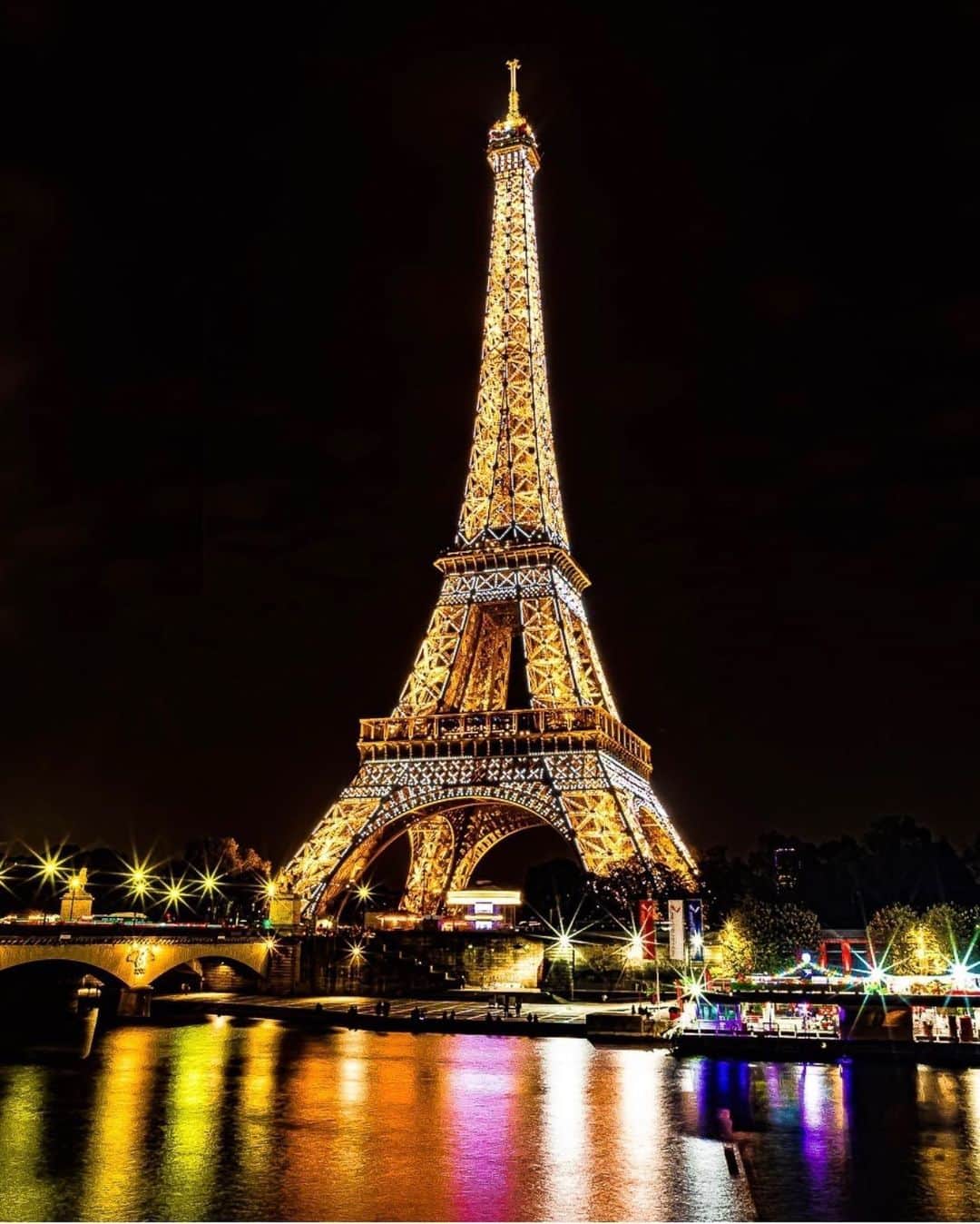 pic of the eiffel tower at night petiteinparis