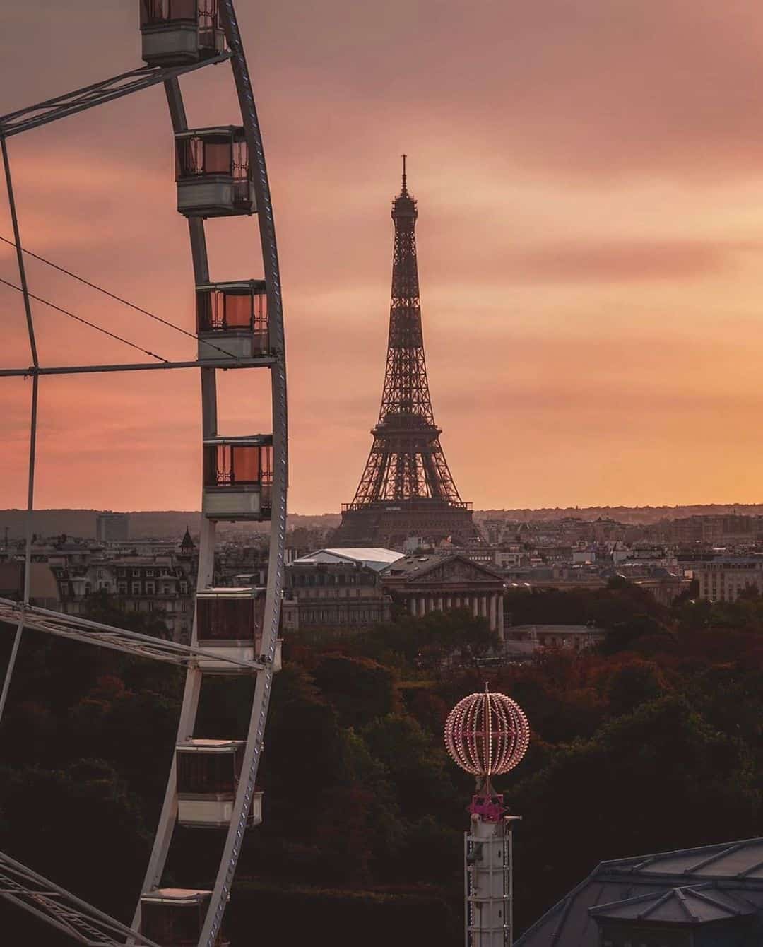 photos of the eiffel tower at night petiteinparis