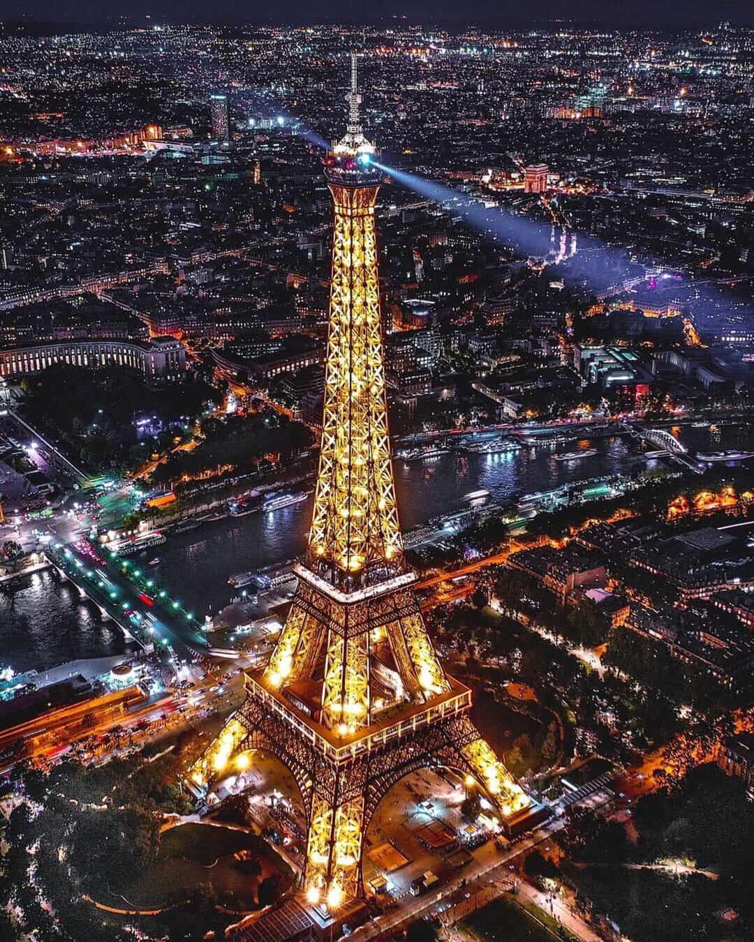 pic of eiffel tower at night from above petiteinparis