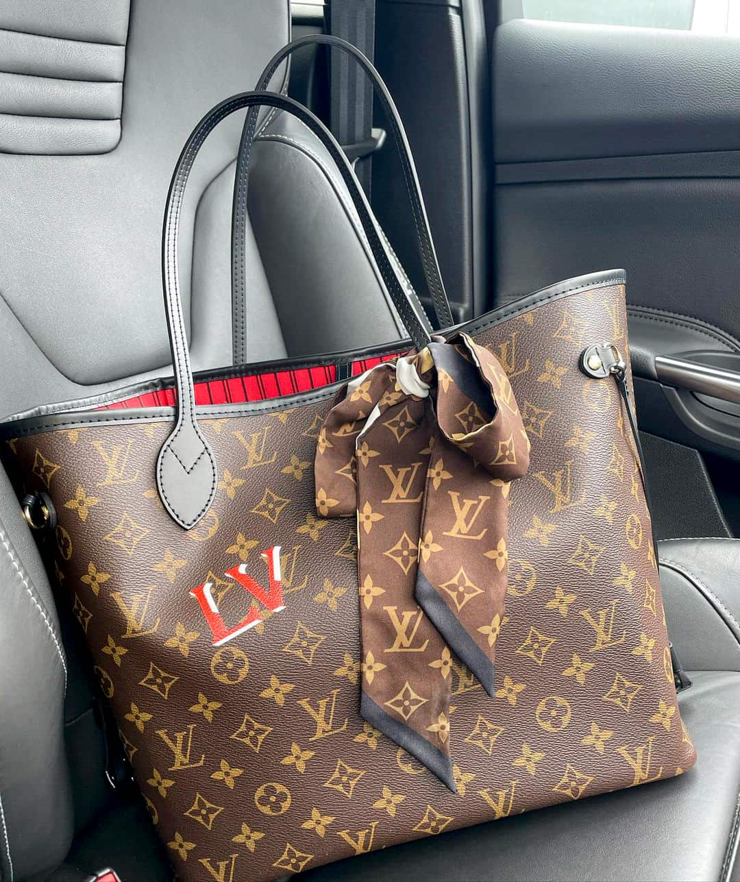 Louis Vuitton Neverfull designer tote bag