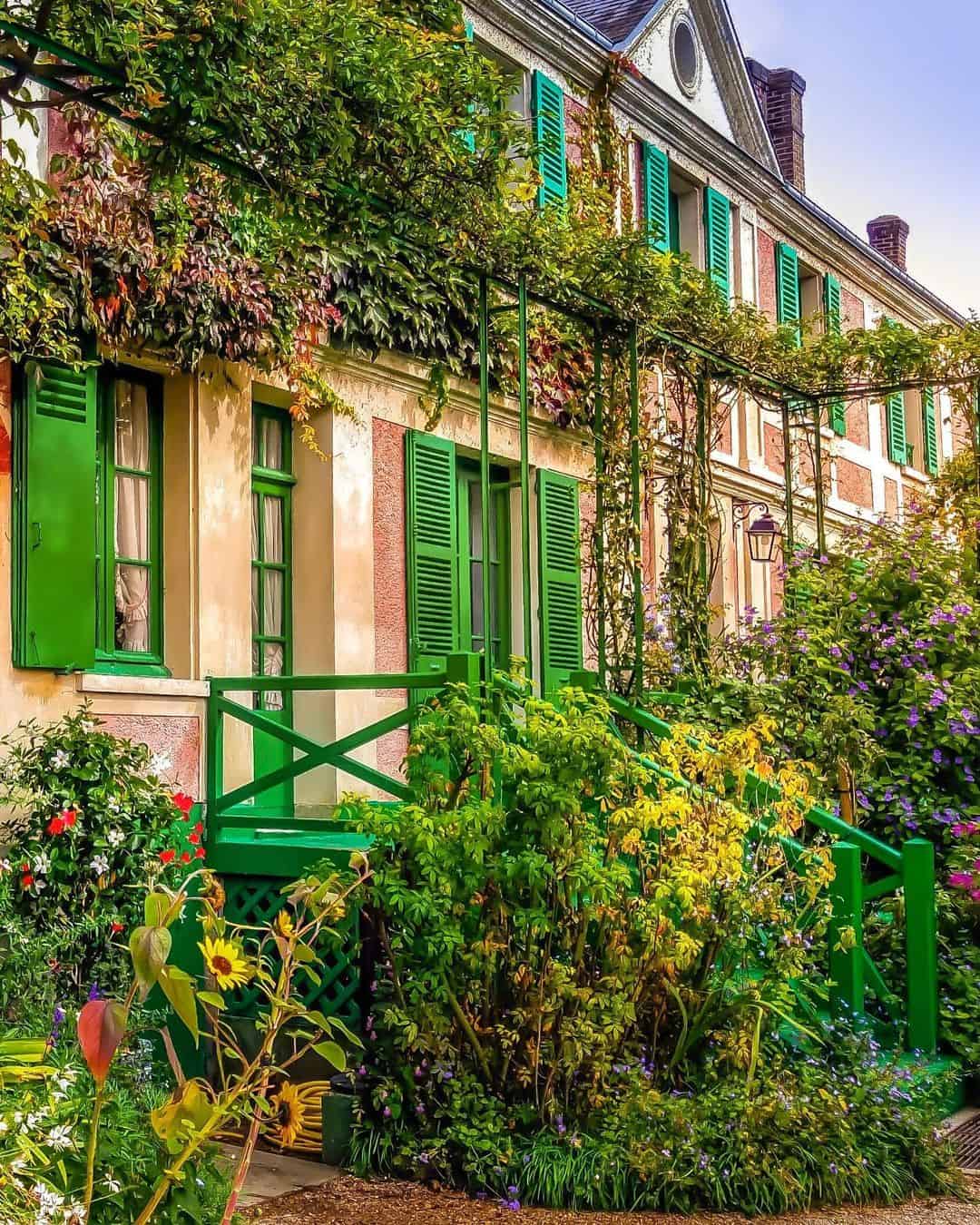 Day trip to outside of Paris