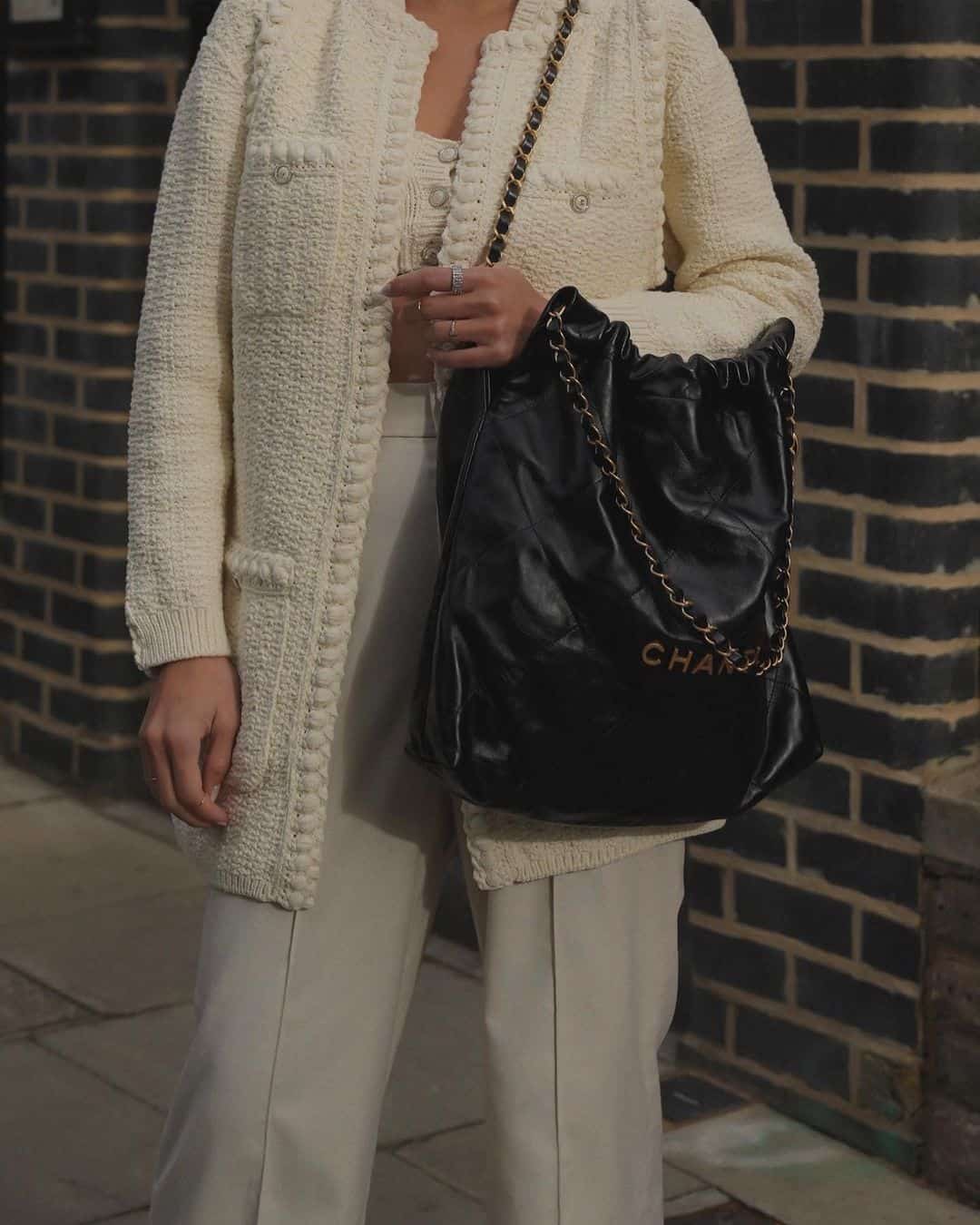 Black Chanel 22 bag outfit