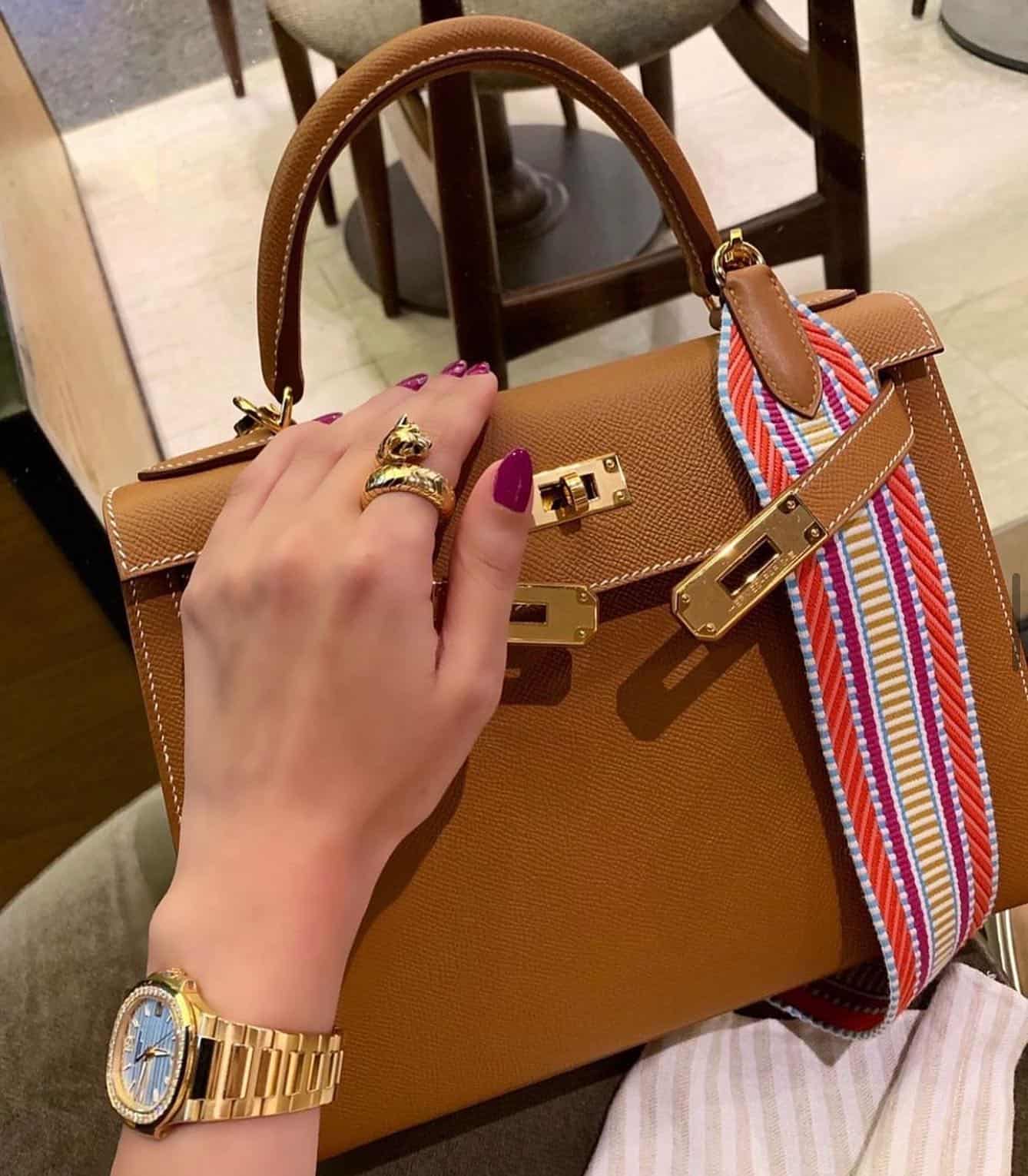 Close-up a hermes kelly bag