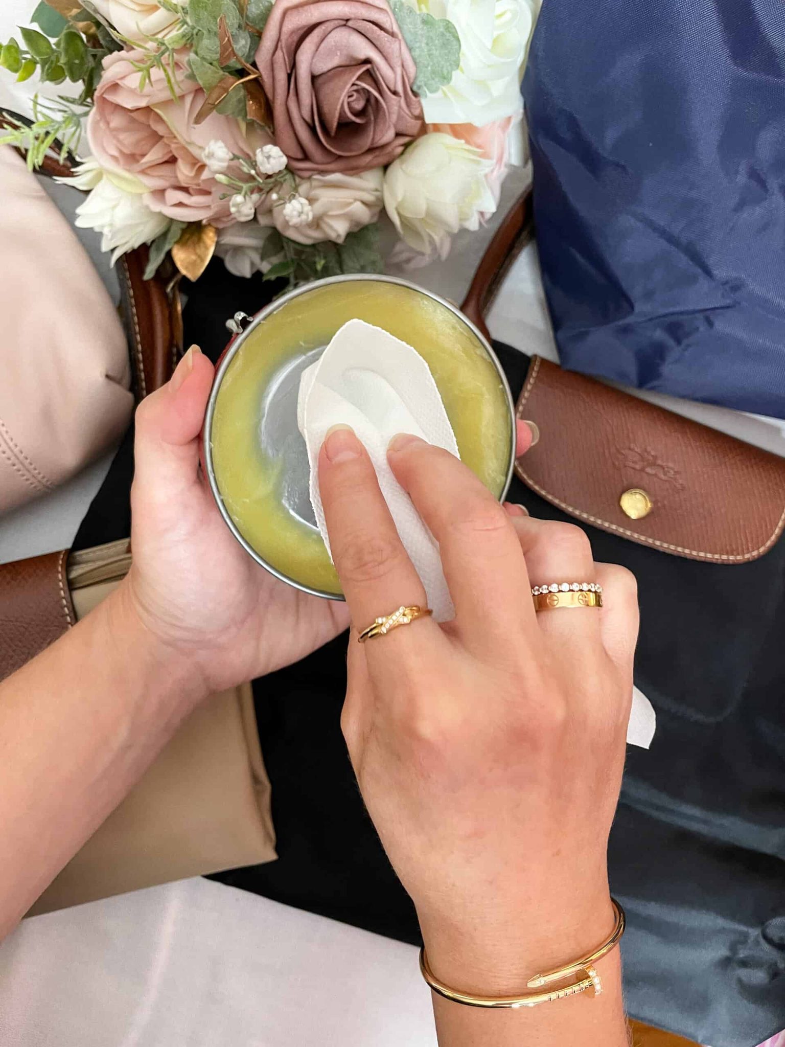 Cleaning the leather of the longchamp bag