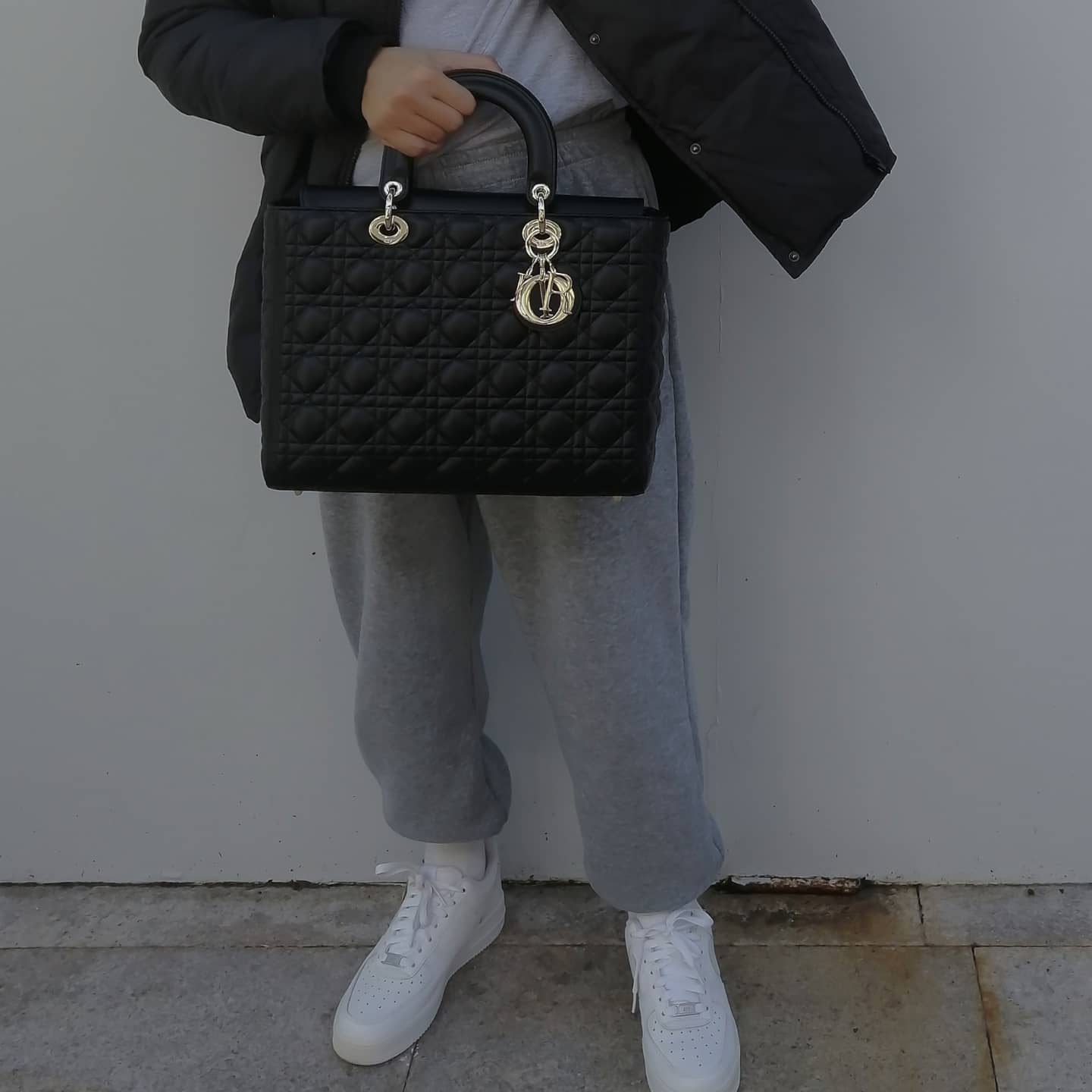 Large lady dior bag size