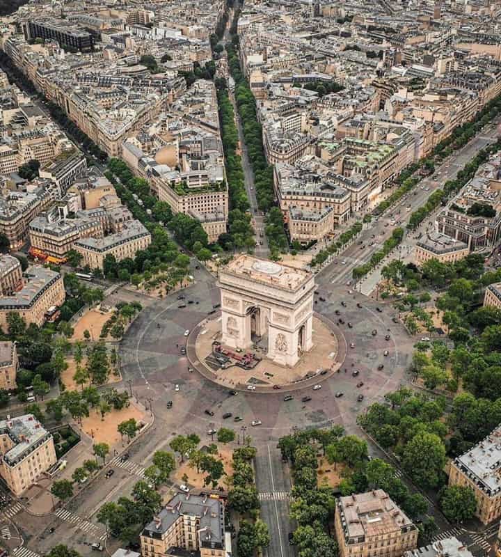 Free walking tours in Paris