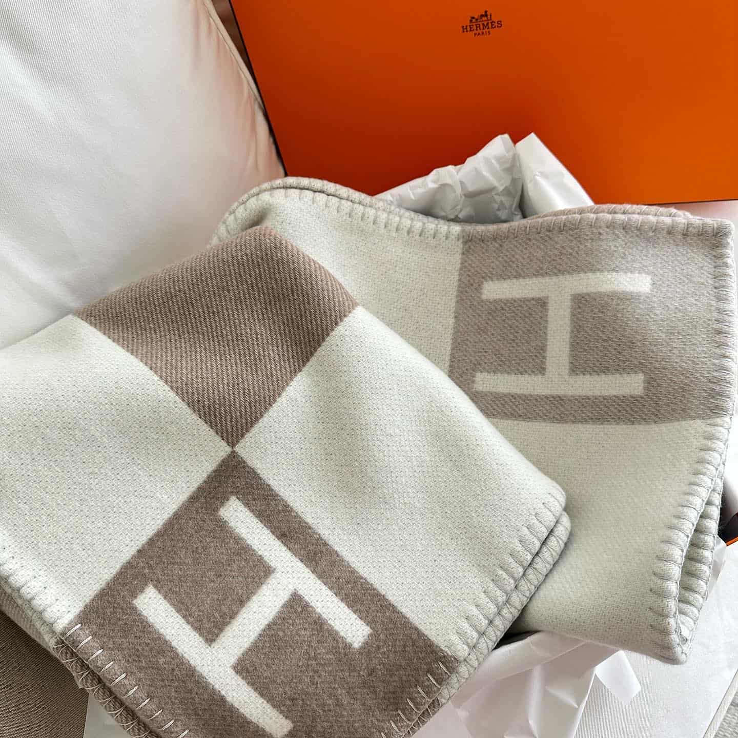 Closeup of the Hermes Avalon Blanket