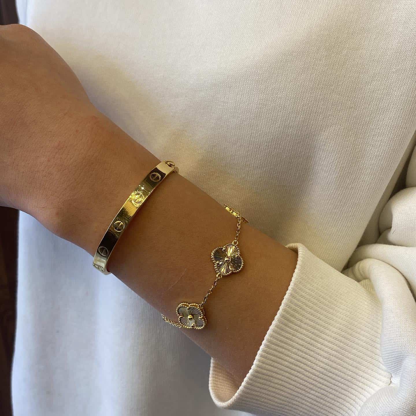 Van Cleef Bracelet cheaper in Europe