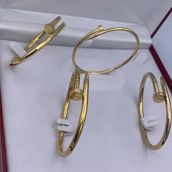 Juste un Clou bracelet comes in 4 different sizes