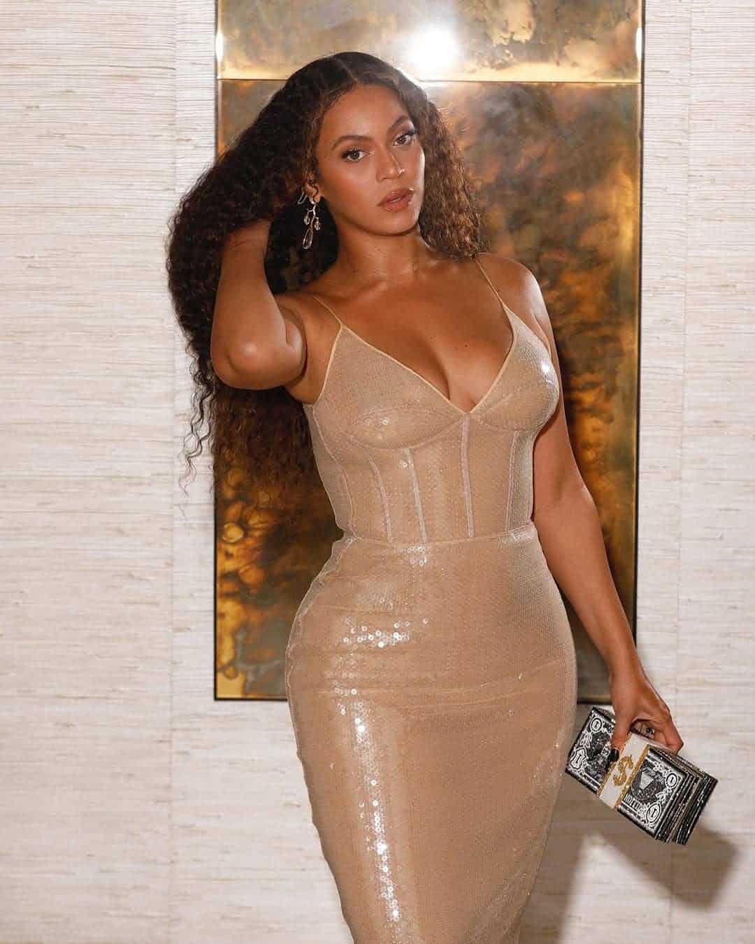 Beyonce carrying the Cash stack money bag