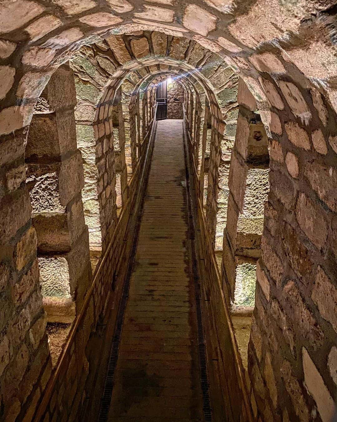 Can you get lost in the Catacombs of Paris