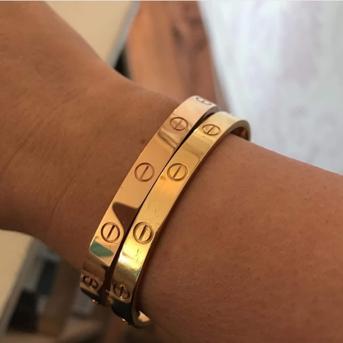 Cons of the Cartier Love bracelet scratches easily