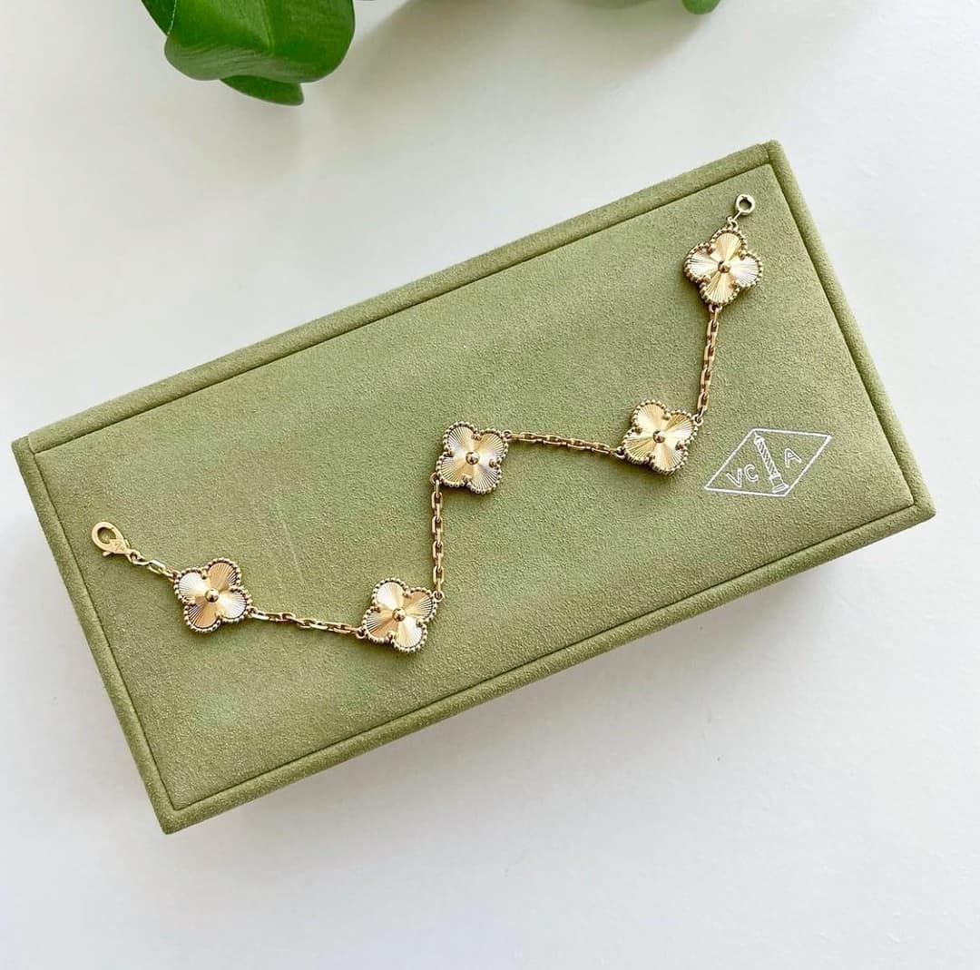 Van Cleef Bracelet in all gold