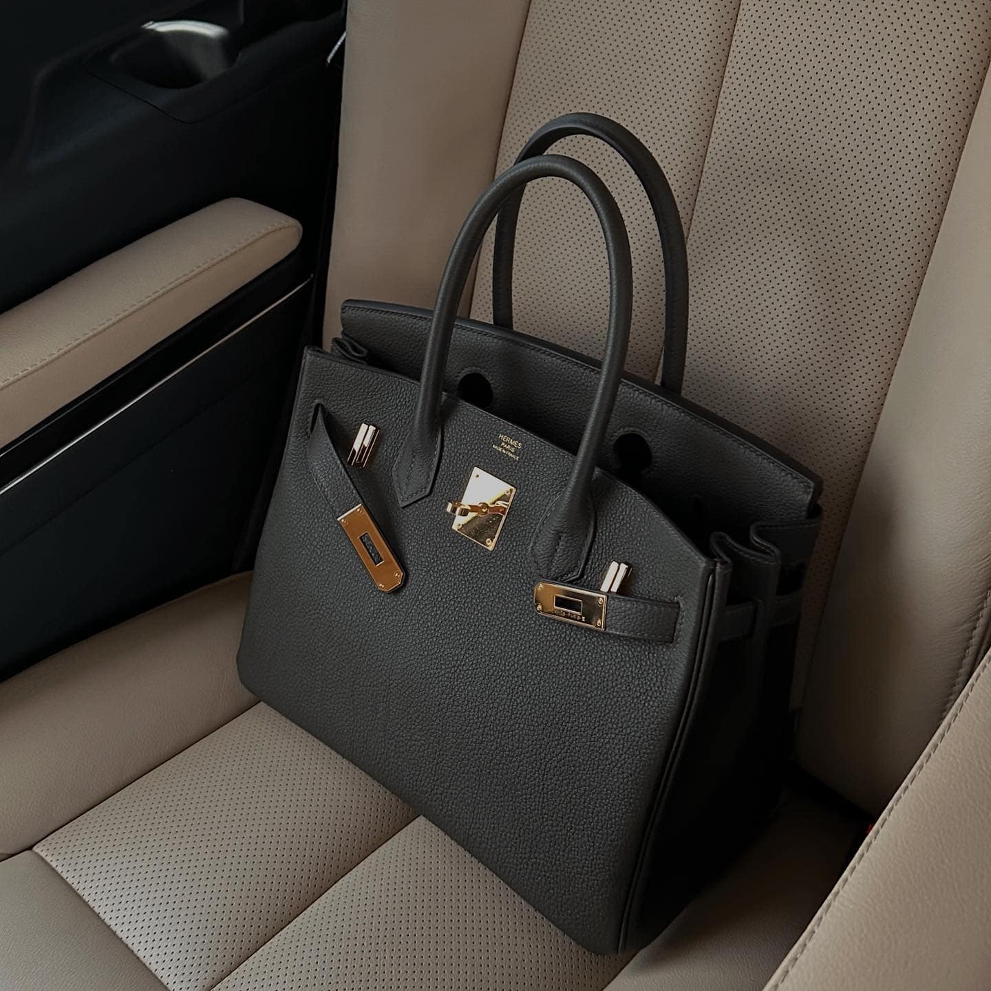How much does a Hermes Birkin weigh
