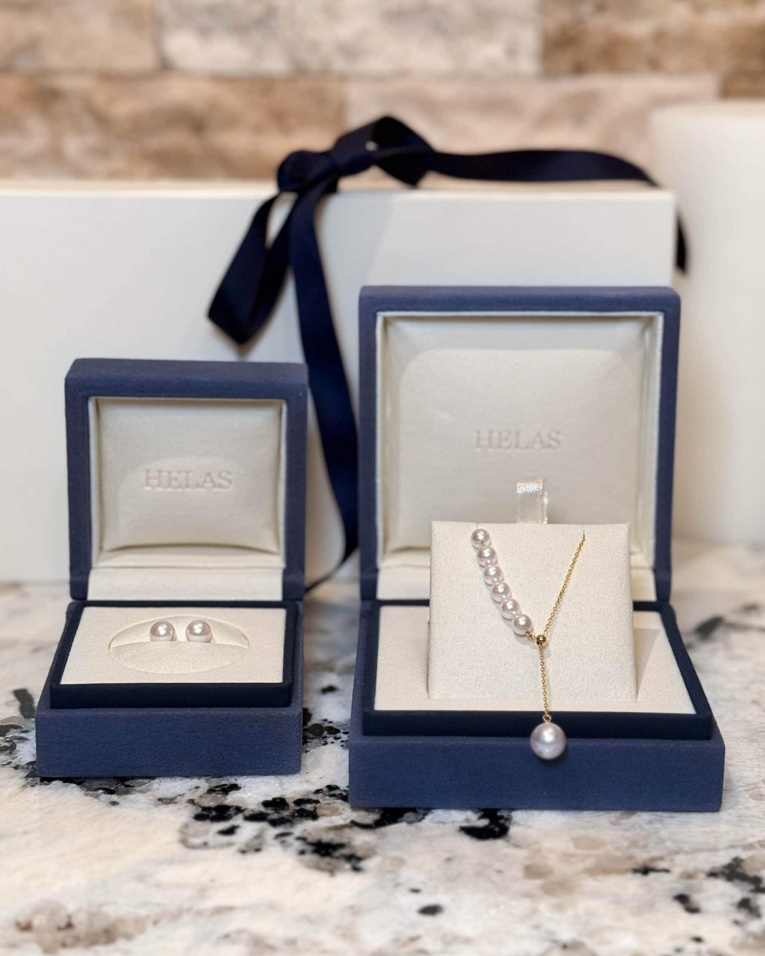 Helas Pearls box and packaging